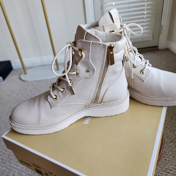 Micheal kors Boots - Picture 4 of 5